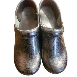 Dansko black swirl slip on clog shoes size 9.5 40